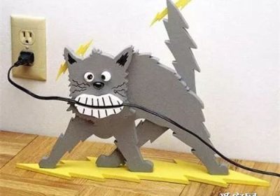 在家养猫时，如何避免猫咪啃咬电线？缩略图